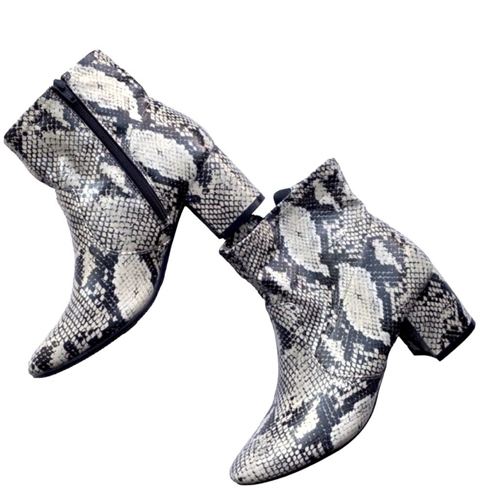 Womens booties 9 Fall ankle boots Chunky Heels Comfort Memory Foam Snakeskin